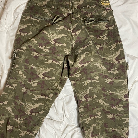 Vintage Levi baggy camo pants - Picture 2 of 3